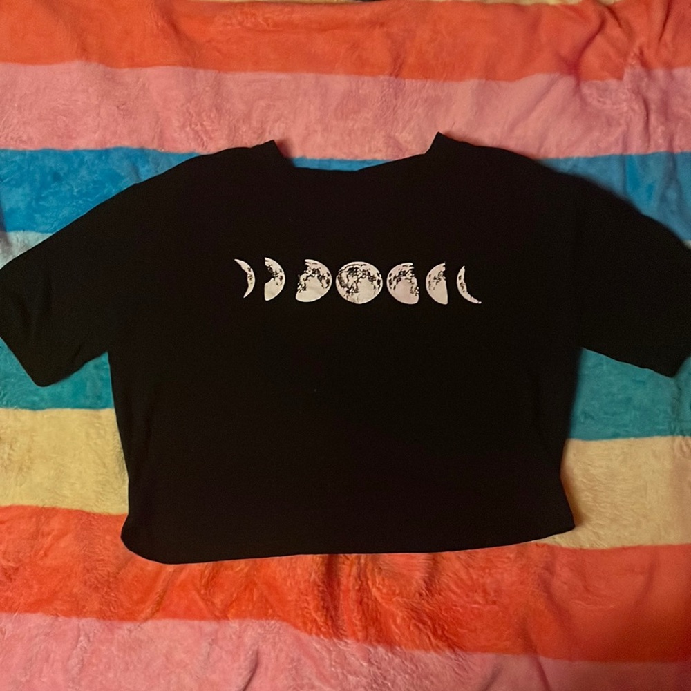 Cropped loose moon top